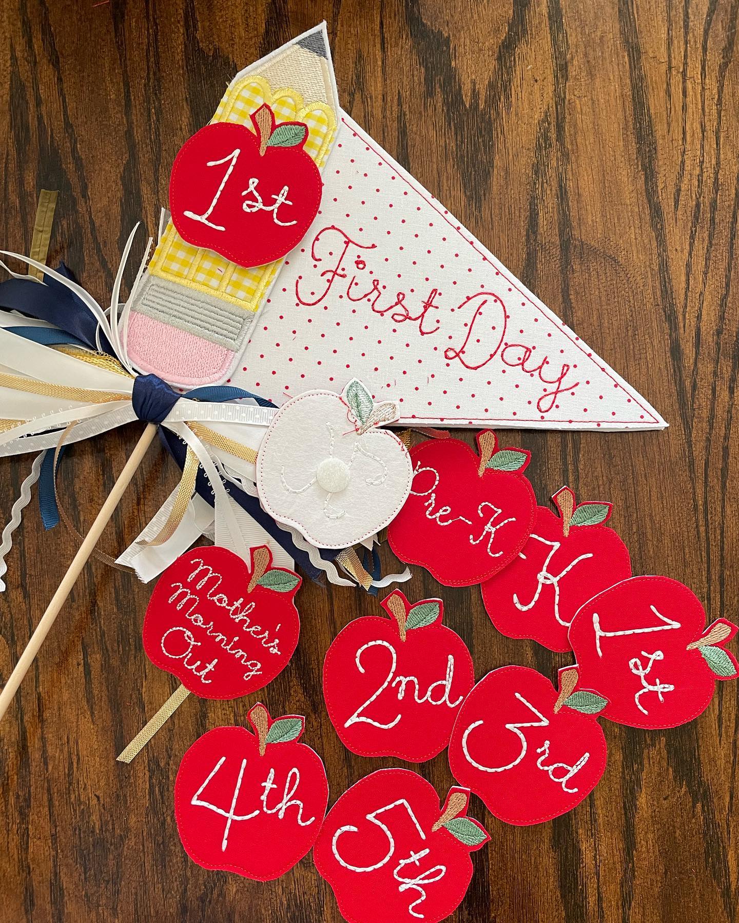 Back to School Wand with 8 Apple Attachments